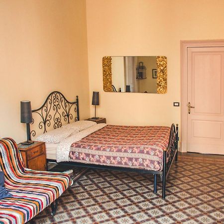 Casa Verdi - House Of Travelers Катания Екстериор снимка
