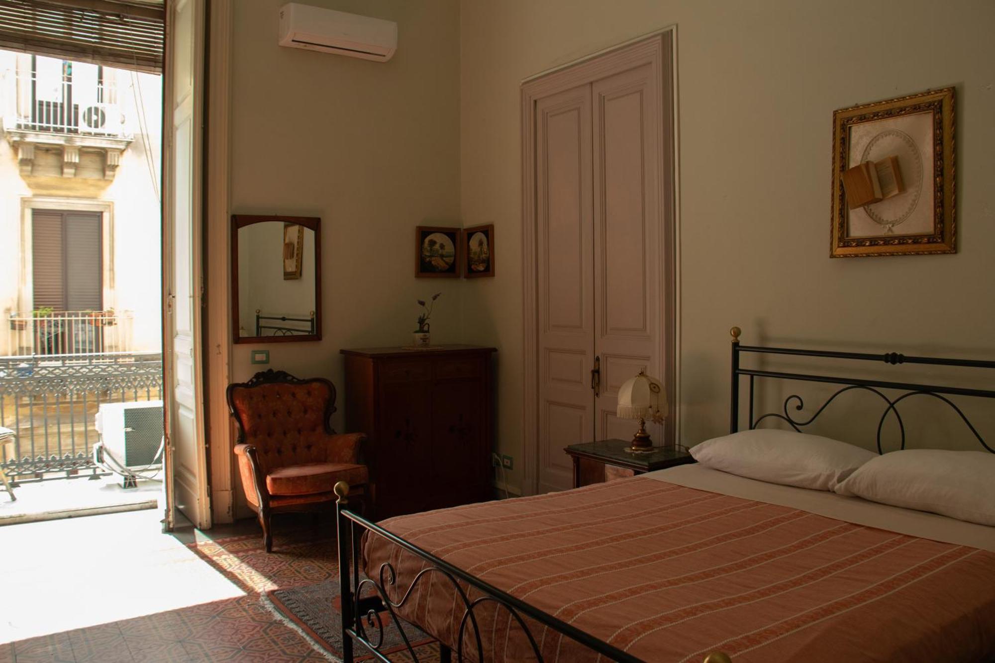 Casa Verdi - House Of Travelers Катания Екстериор снимка