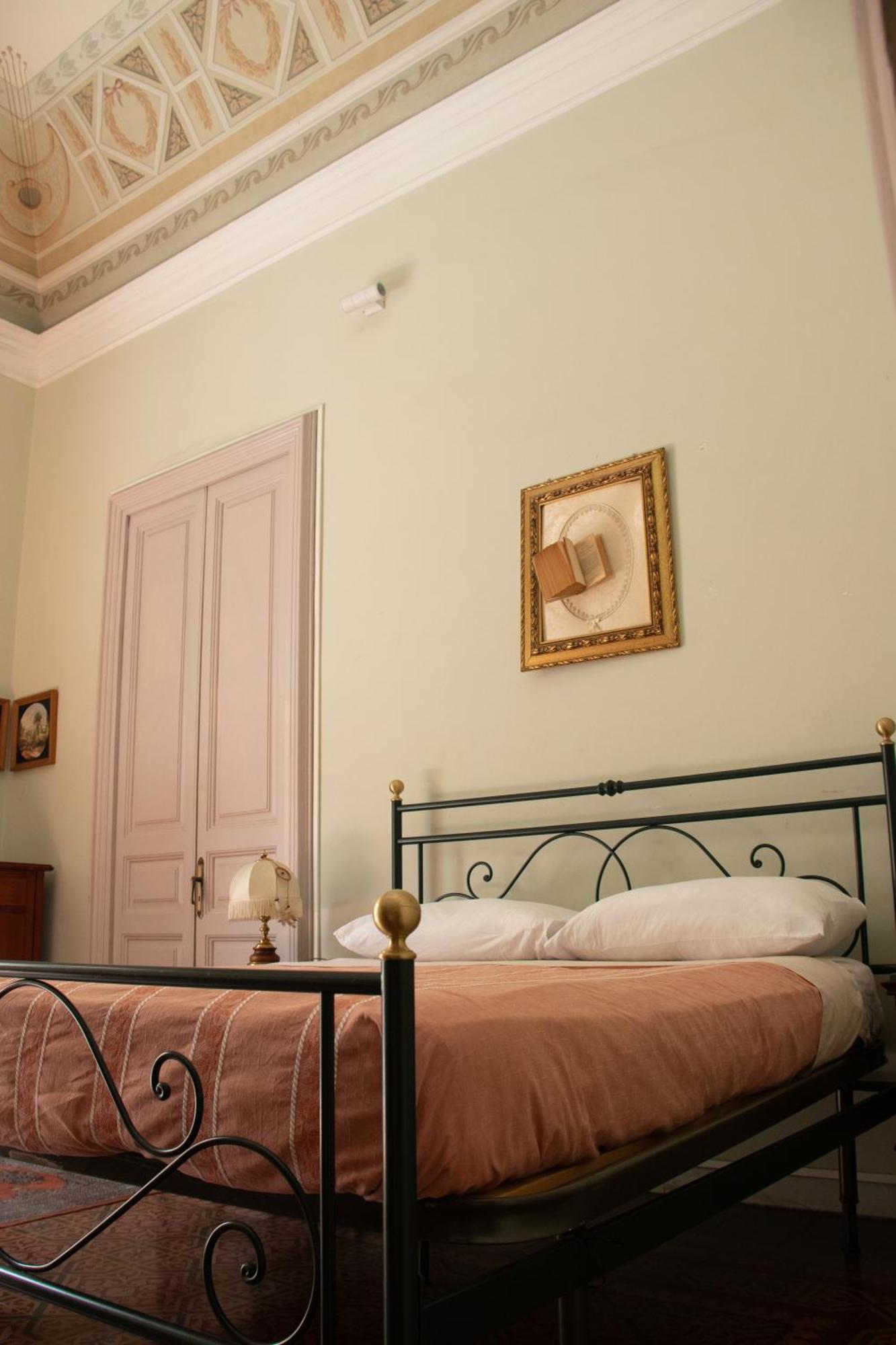 Casa Verdi - House Of Travelers Катания Екстериор снимка