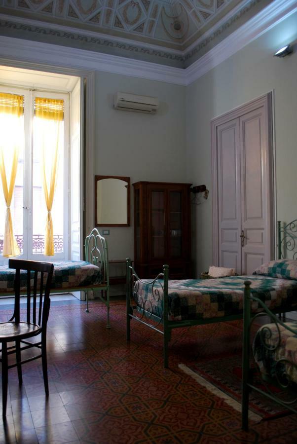 Casa Verdi - House Of Travelers Катания Екстериор снимка