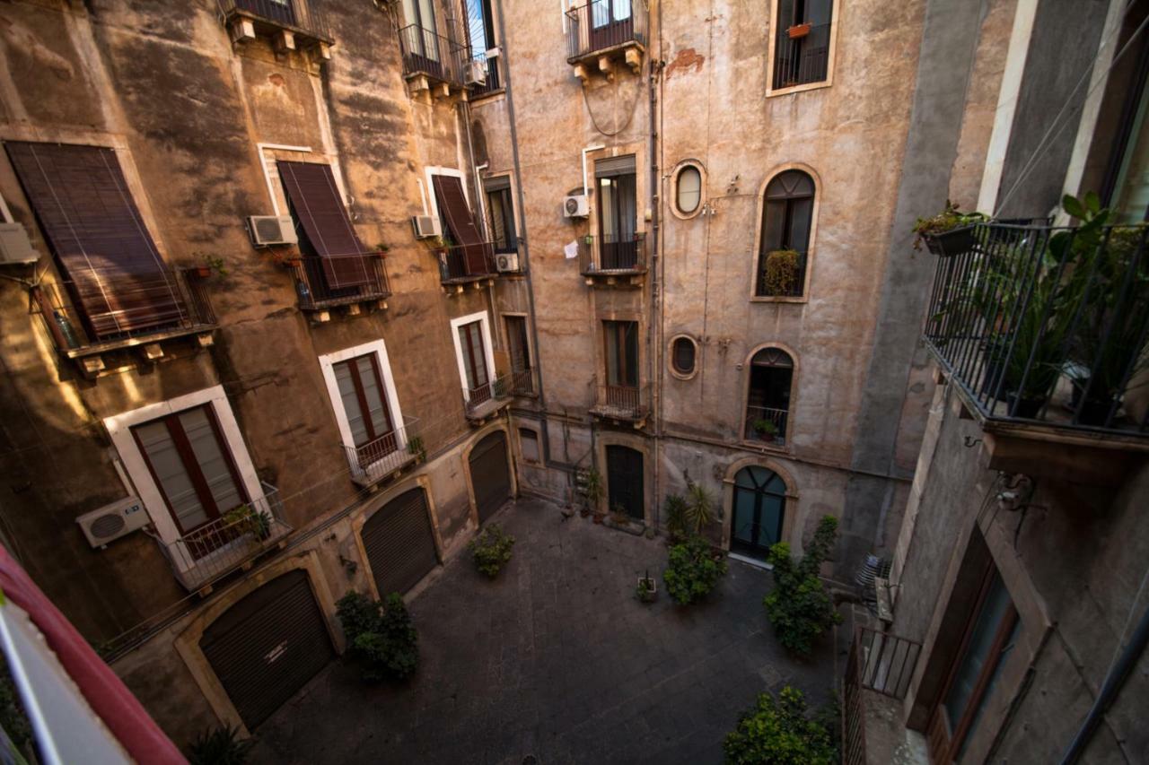 Casa Verdi - House Of Travelers Катания Екстериор снимка