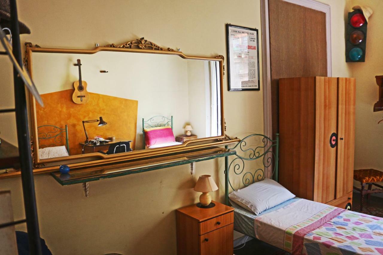 Casa Verdi - House Of Travelers Катания Екстериор снимка